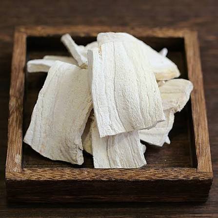 Сушений корінь Pueraria thomsonii (Fen Ge) — світлий, крохмалистий